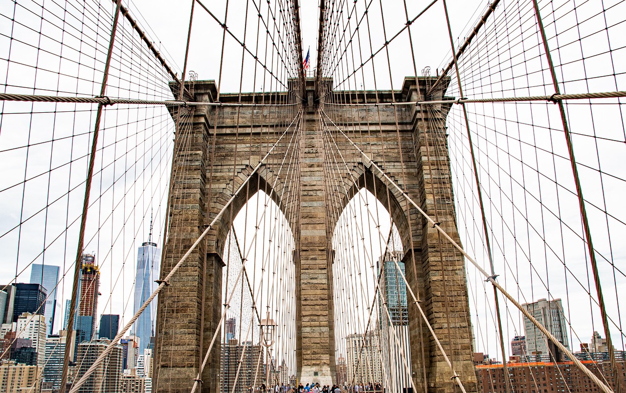 Surprise proposal photoshoot on the Brooklyn Bridge, New York City